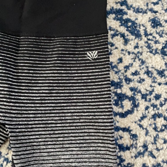 High waist workout pants 3/4 length - Picture 3 of 3